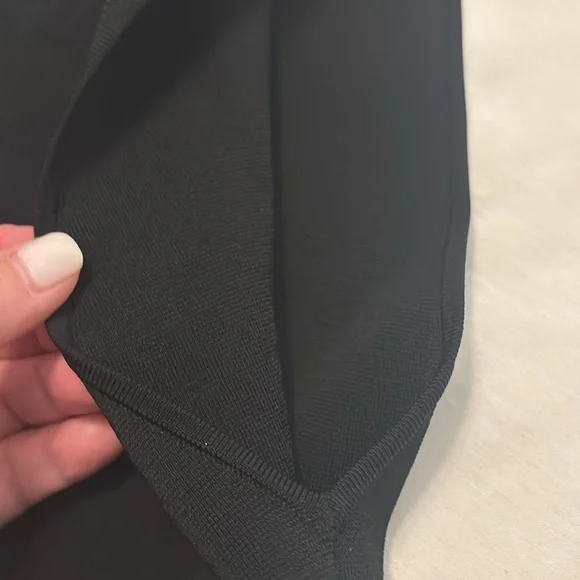 Alice + Olivia Annalee Faux Pearl Embellished Sleeveless Top
SZ XL bodycon fit - Picture 13 of 13